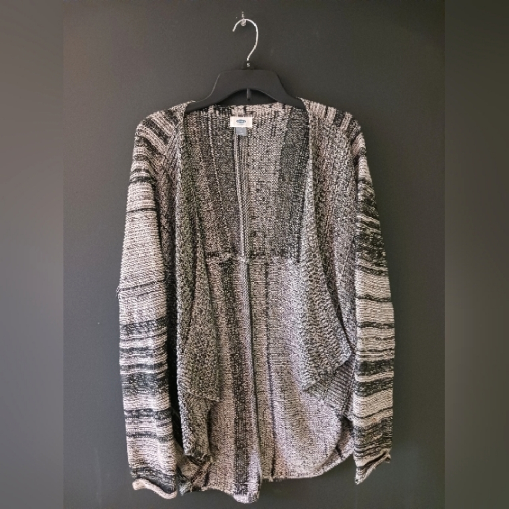 OLD NAVY WOMEN'S MEDIUM BLACK AND GRAY LONG SLEEVE TOP